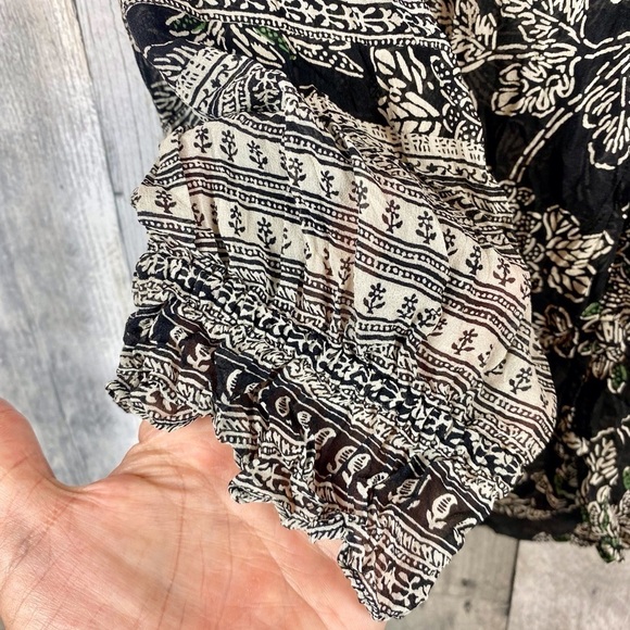 Veronica Beard Silk Ruffle Sleeve Floral Blouse in Black Green Multi Size Small. - Picture 7 of 12